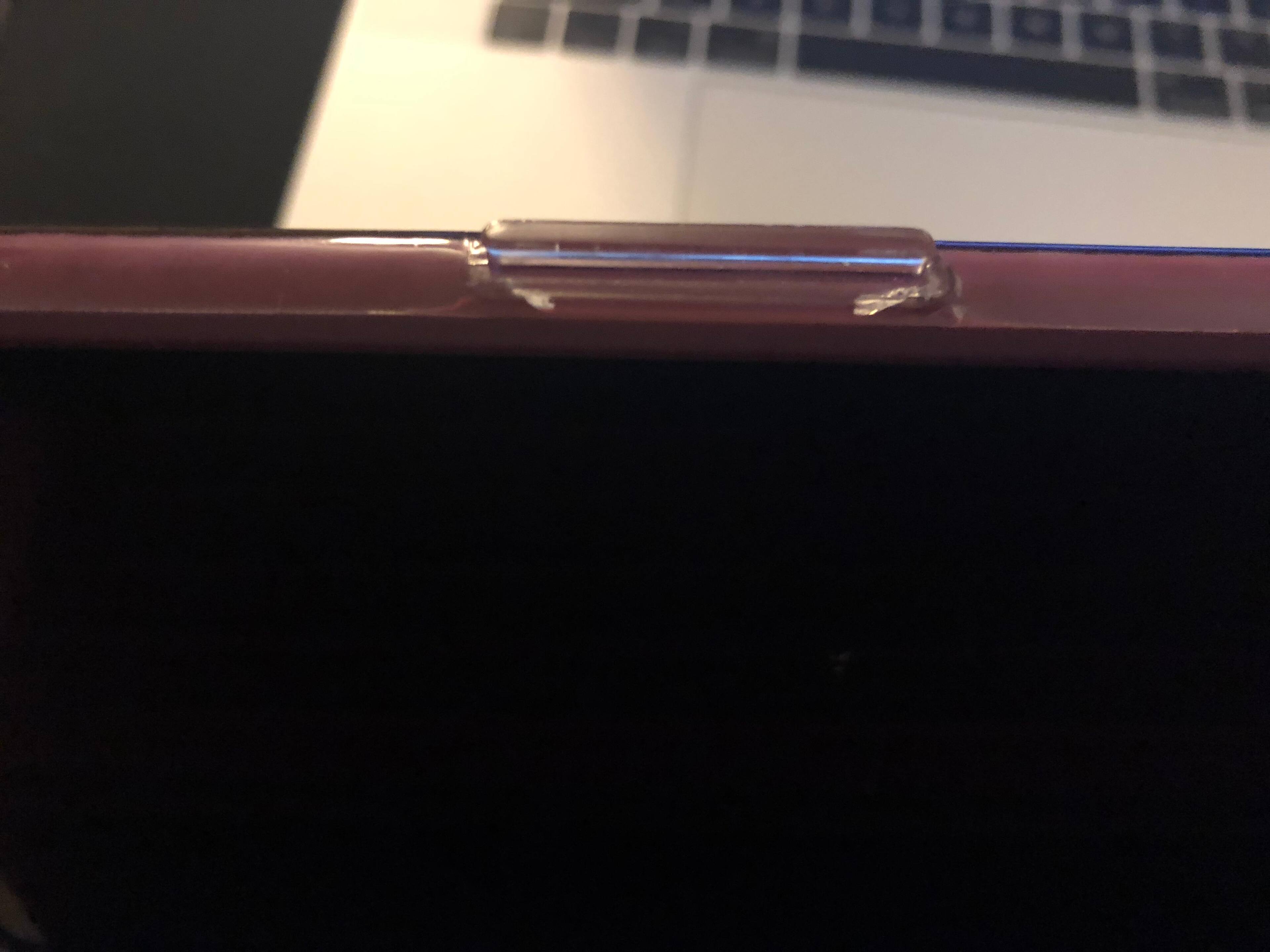 Cracked plastic clasp, click to load a larger version