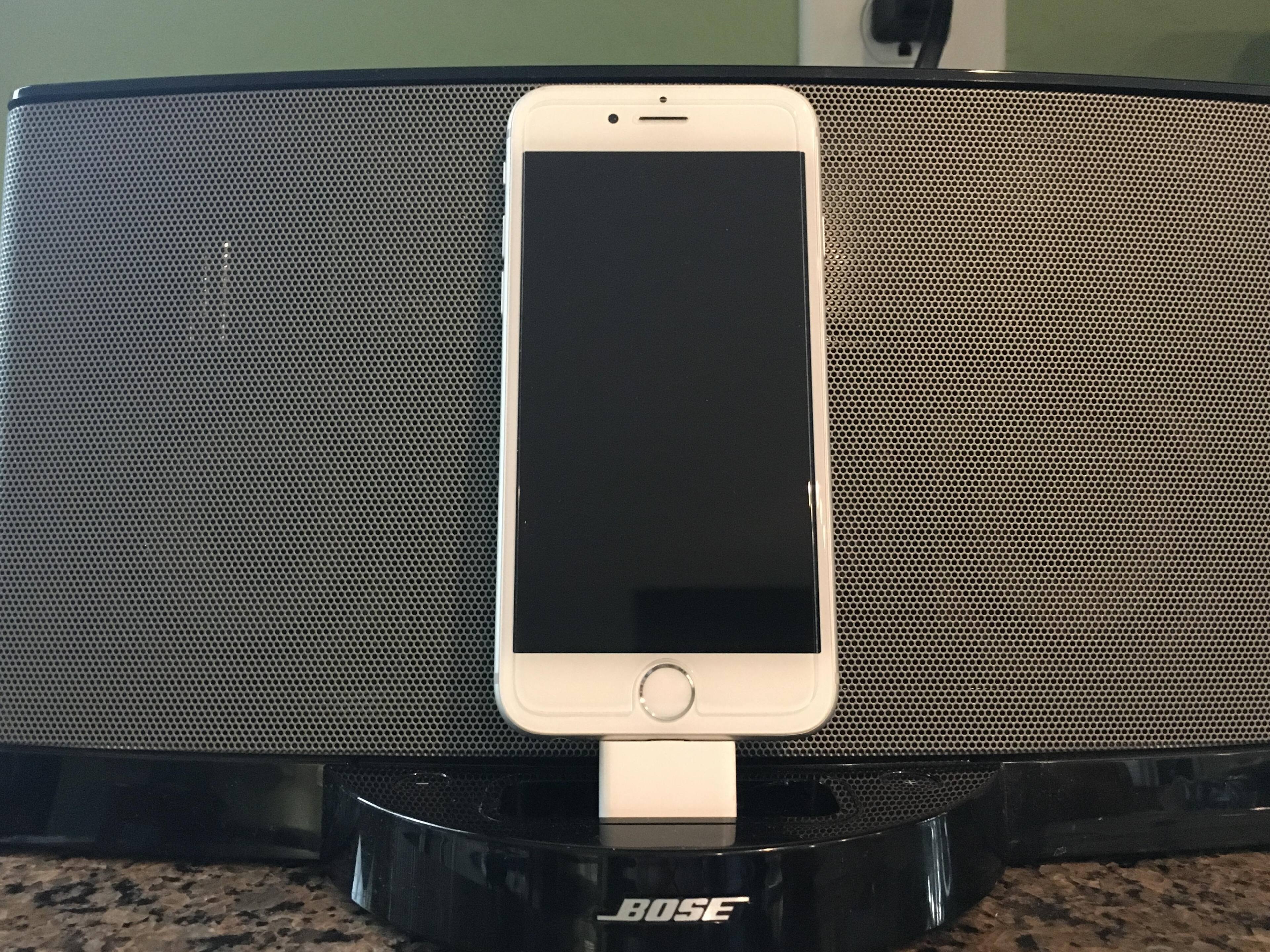 The phone without the case on, so the adaptor will fit securely, and thus it works correctly., click to load a larger version