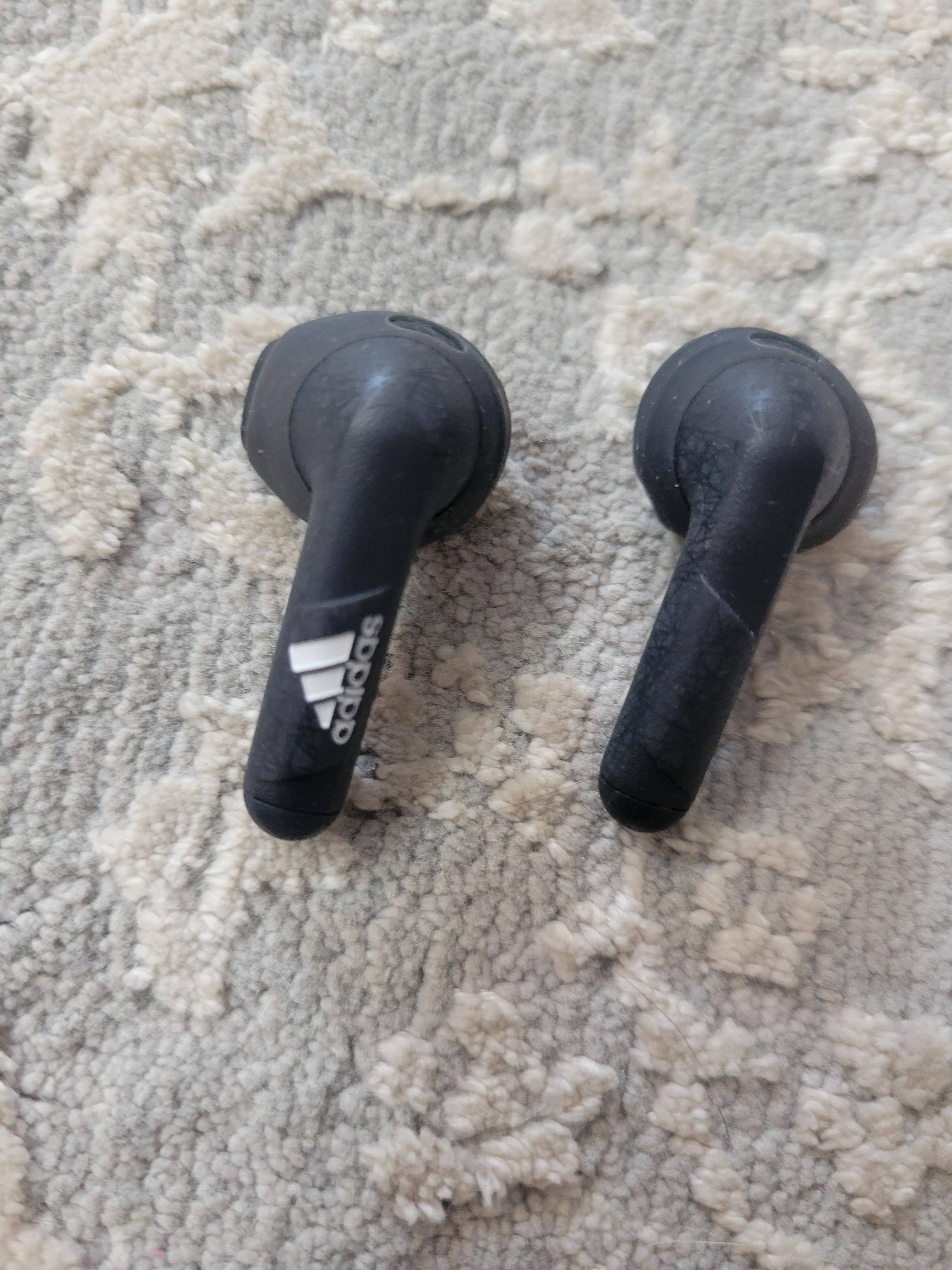 Zne Right and Left Ear Phones, click to load a larger version
