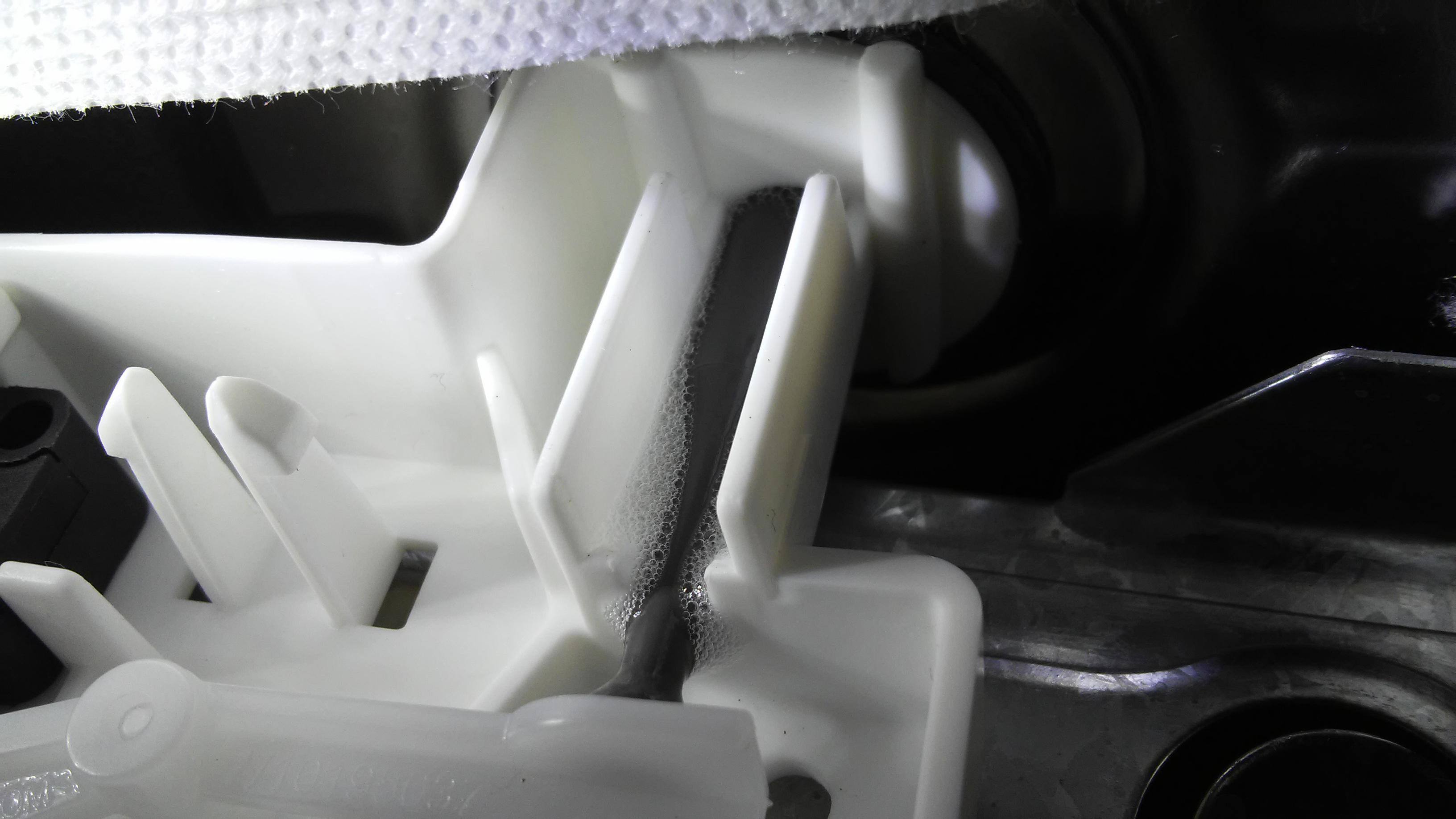 Water leaking down float switch stem, click to load a larger version