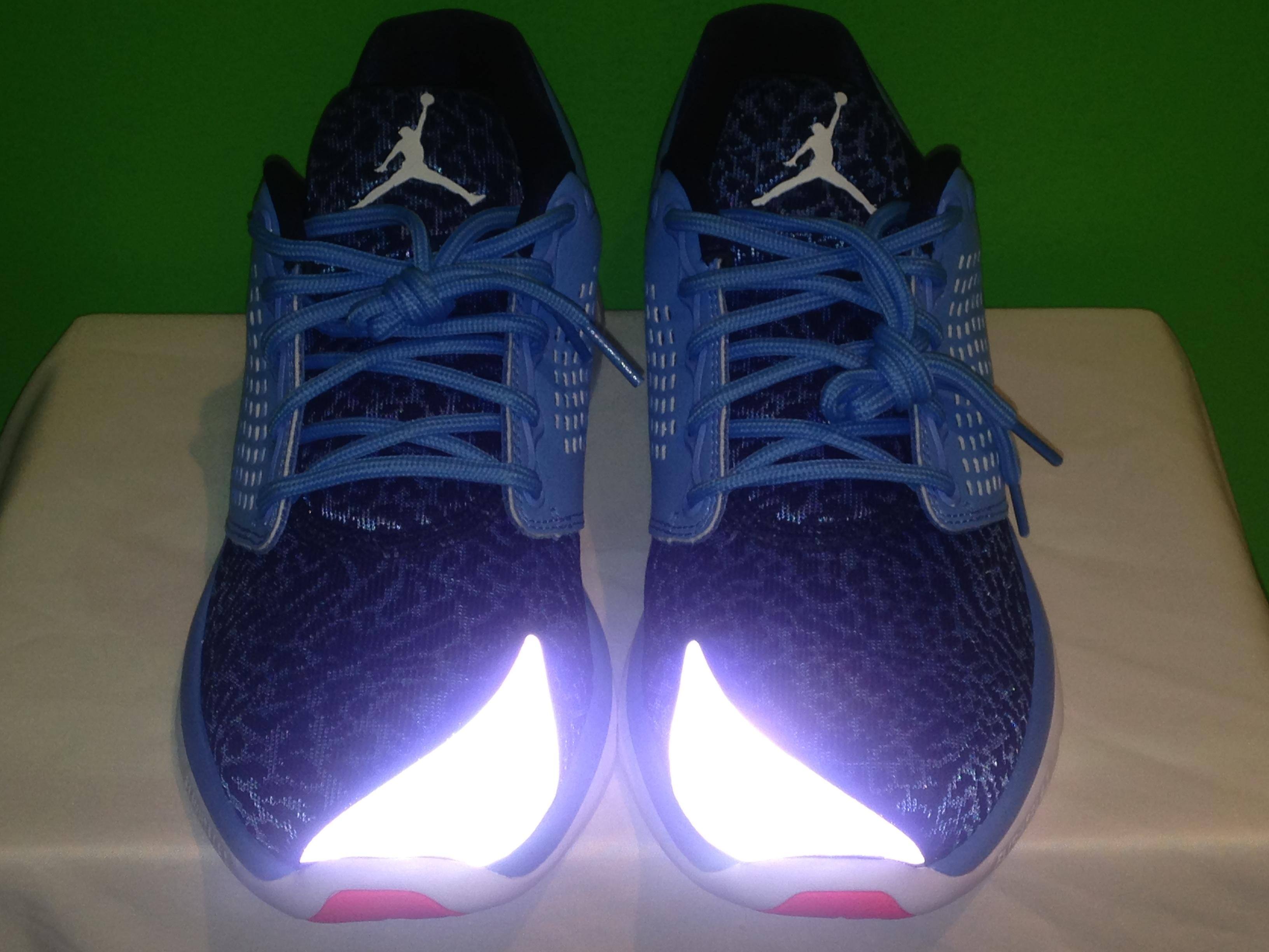 See the toes glow, click to load a larger version