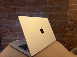 Apple MacBook Pro 14 Apple MacBook Pro 14