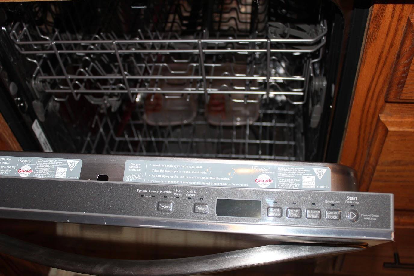 The buttons on top, helps to prevents toddlers from playing with them., click to load a larger version