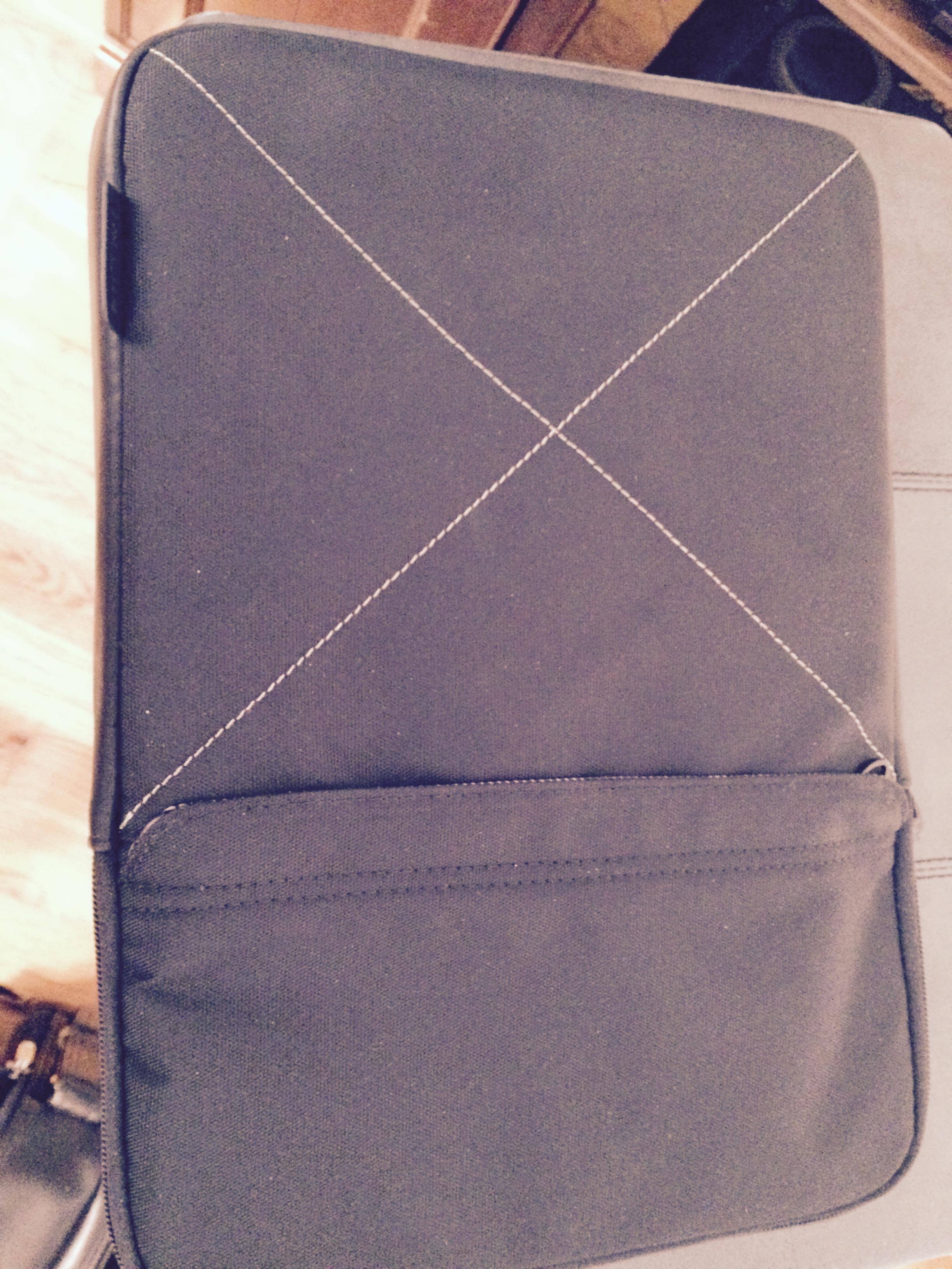 Targus - T-1211 Laptop Sleeve - Black, click to load a larger version