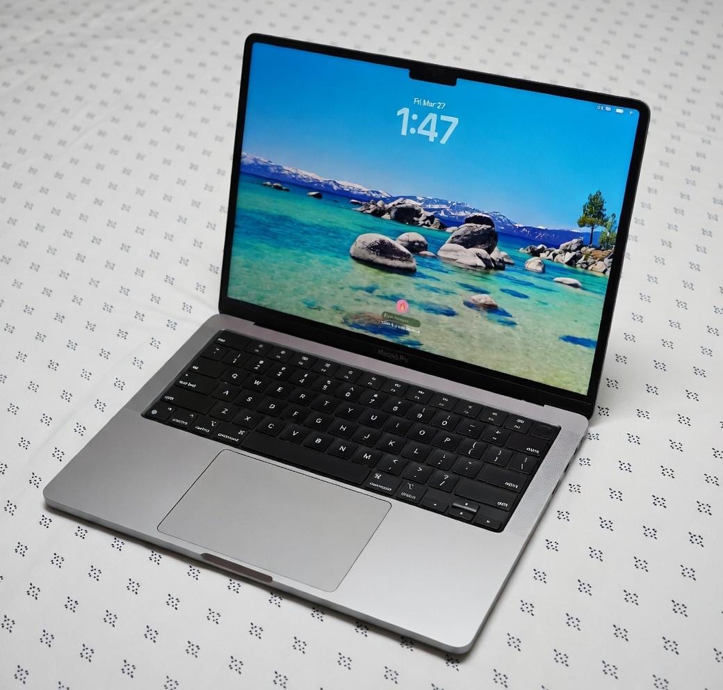 14 inch MacBook Pro Apple M5 Pro chip with 15 core CPU and 16 core