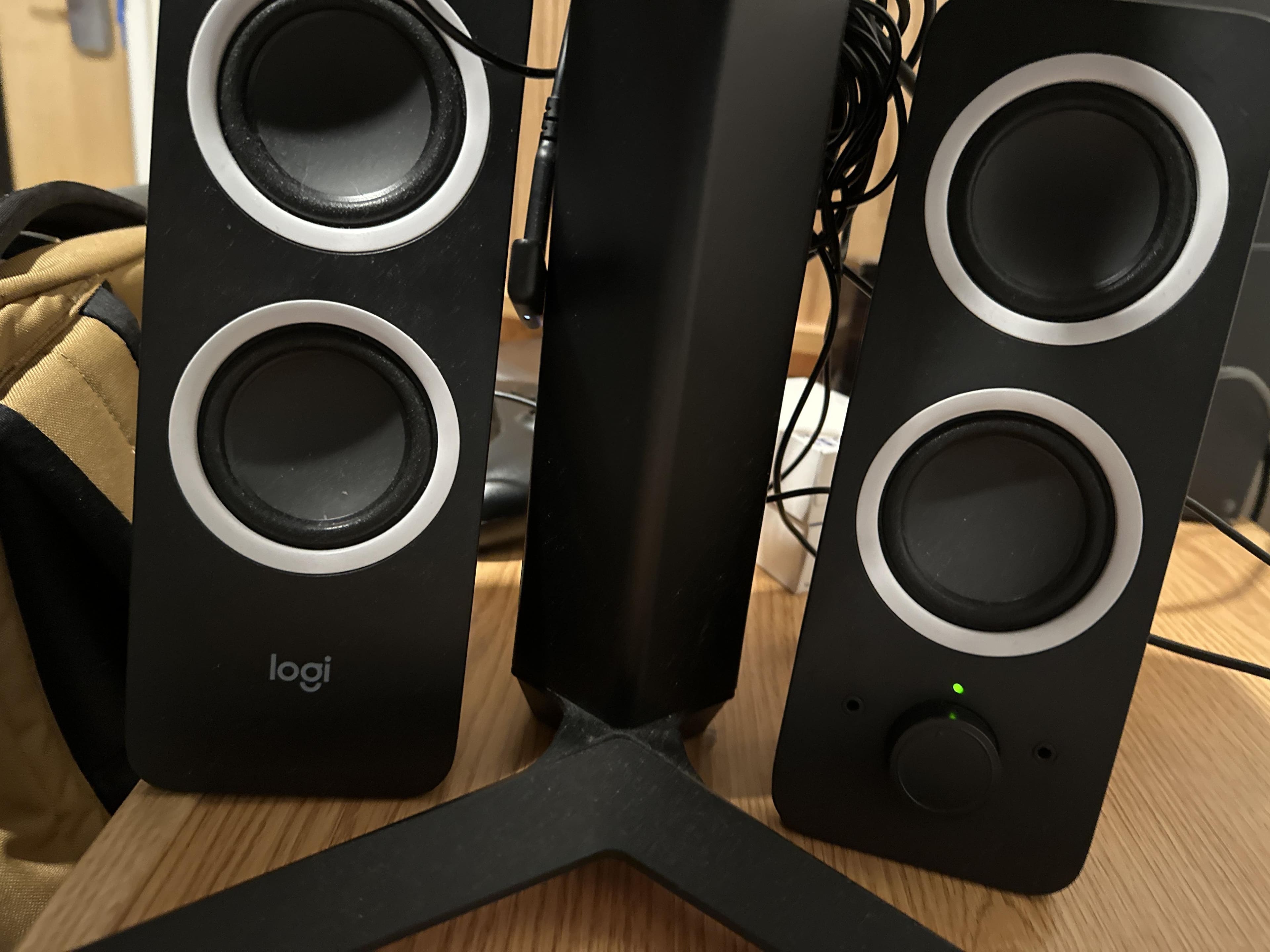 Logitech Z200 2.0 Multimedia Speakers with Stereo Sound (2 Piece