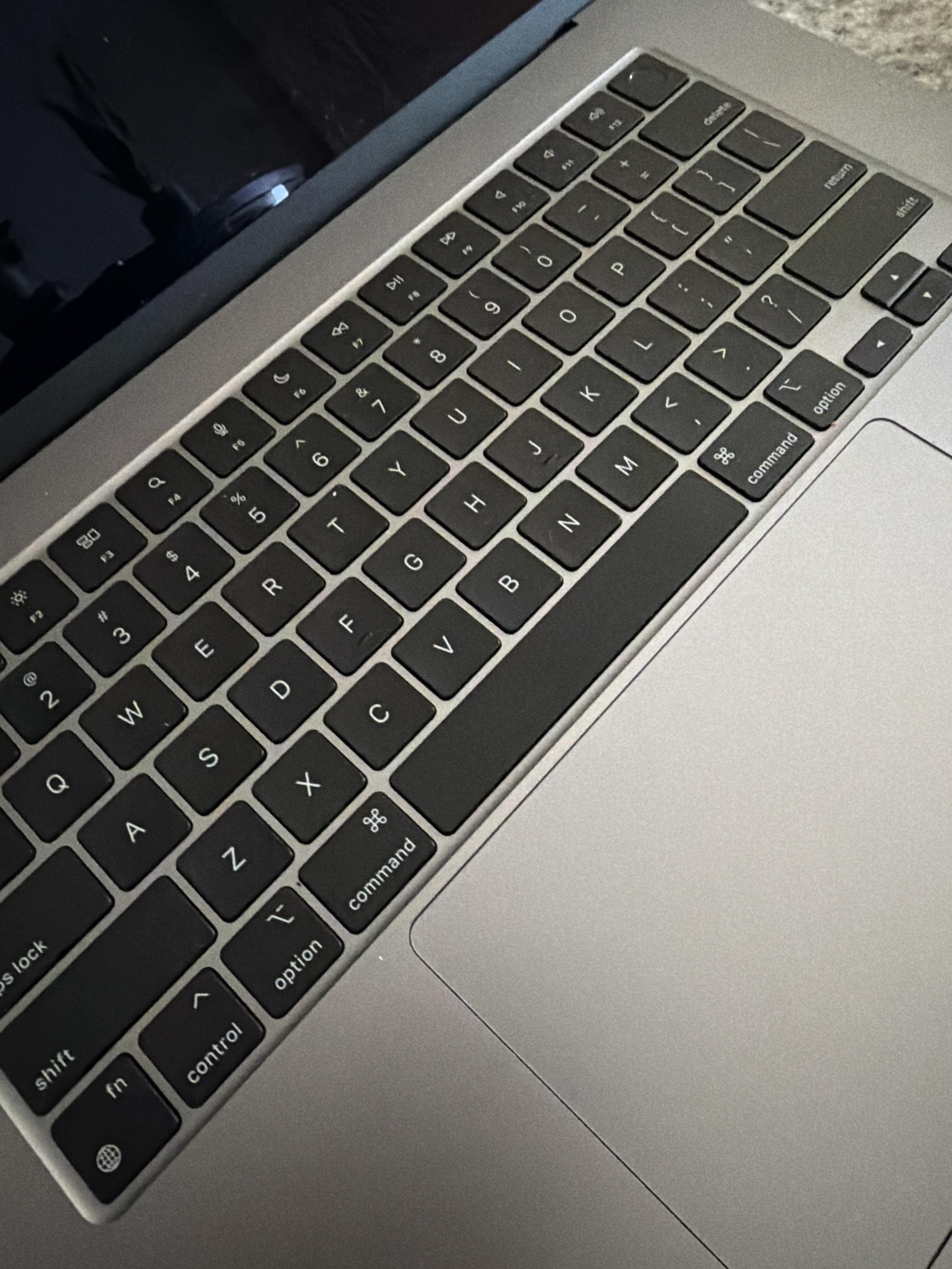 Apple Geek Squad Certified Refurbished MacBook Air 15