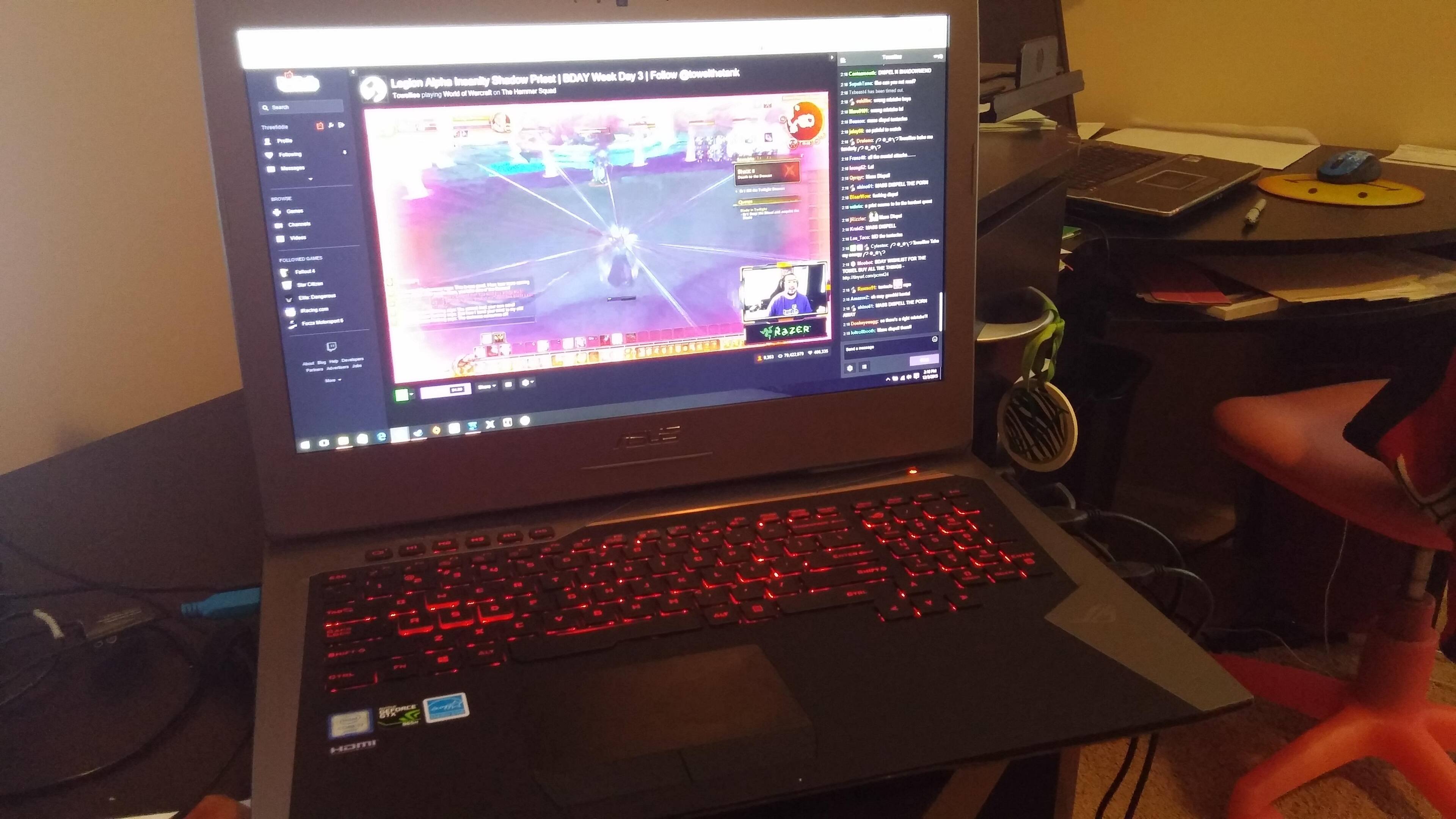 no complaints with screen, it's matte. love it, click to load a larger version