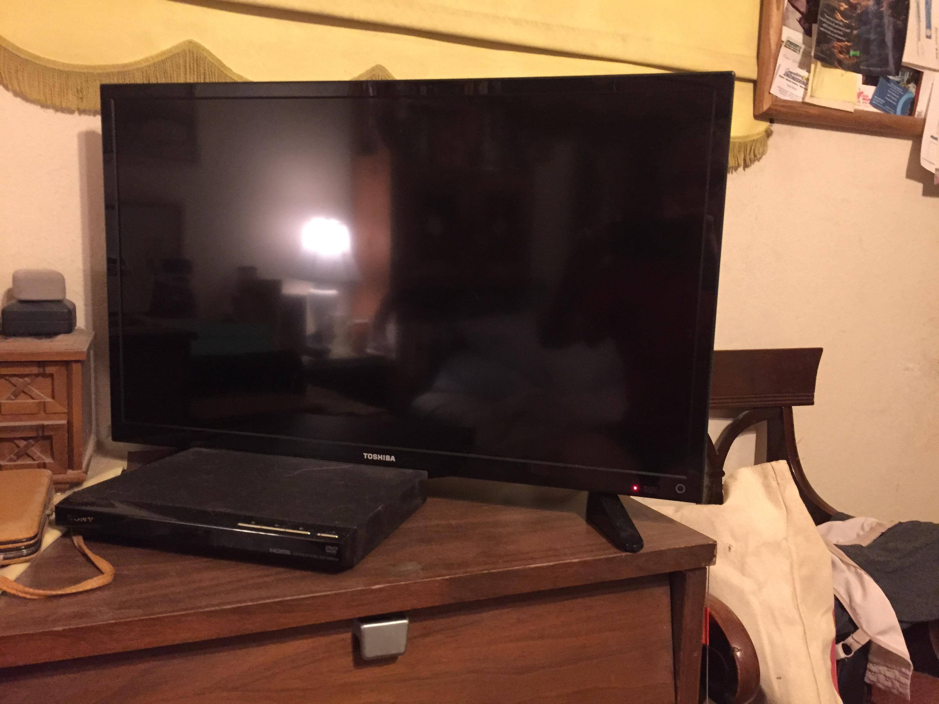 28" Toshiba TV, click to load a larger version
