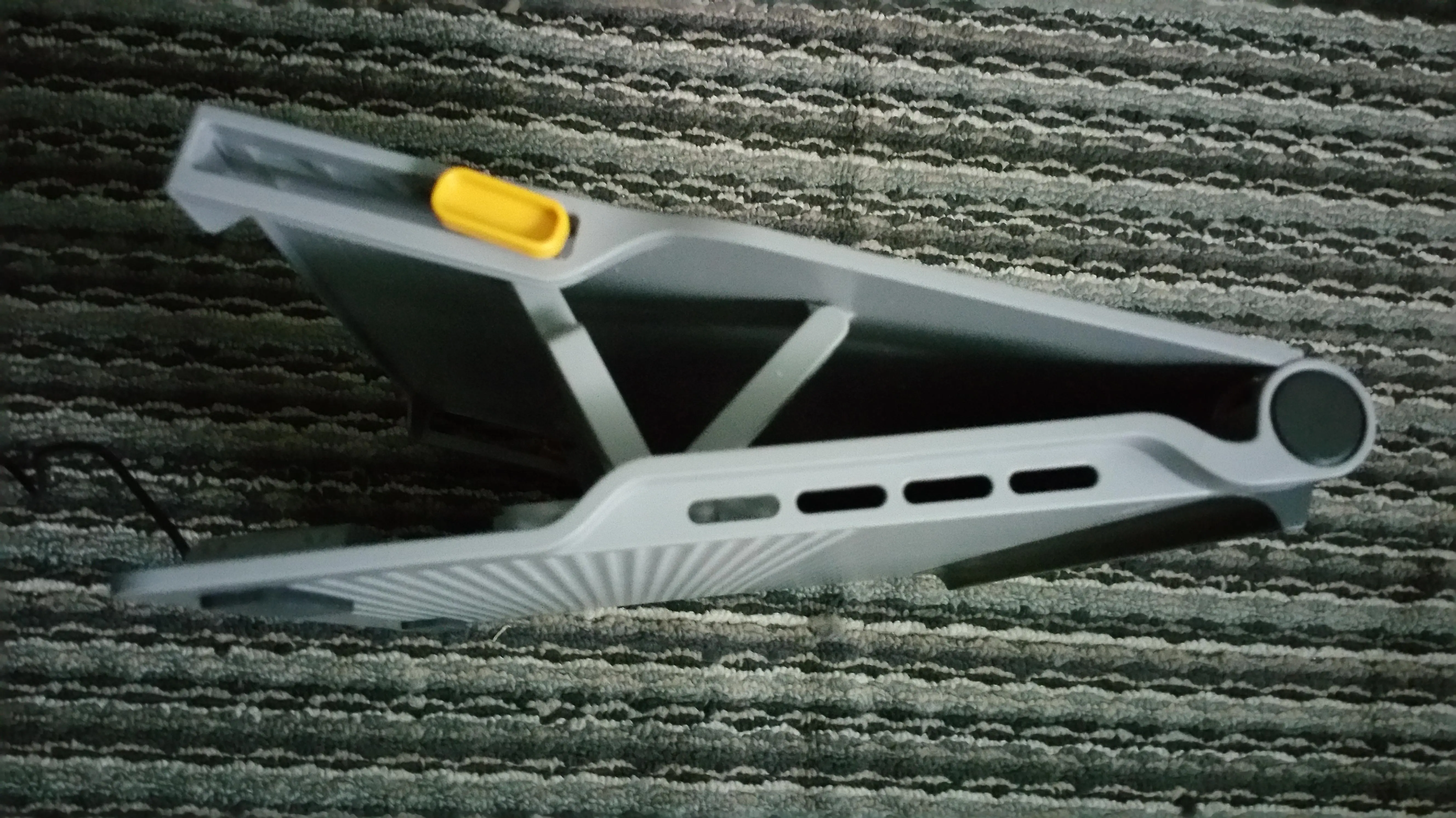 Side and lip, click to load a larger version