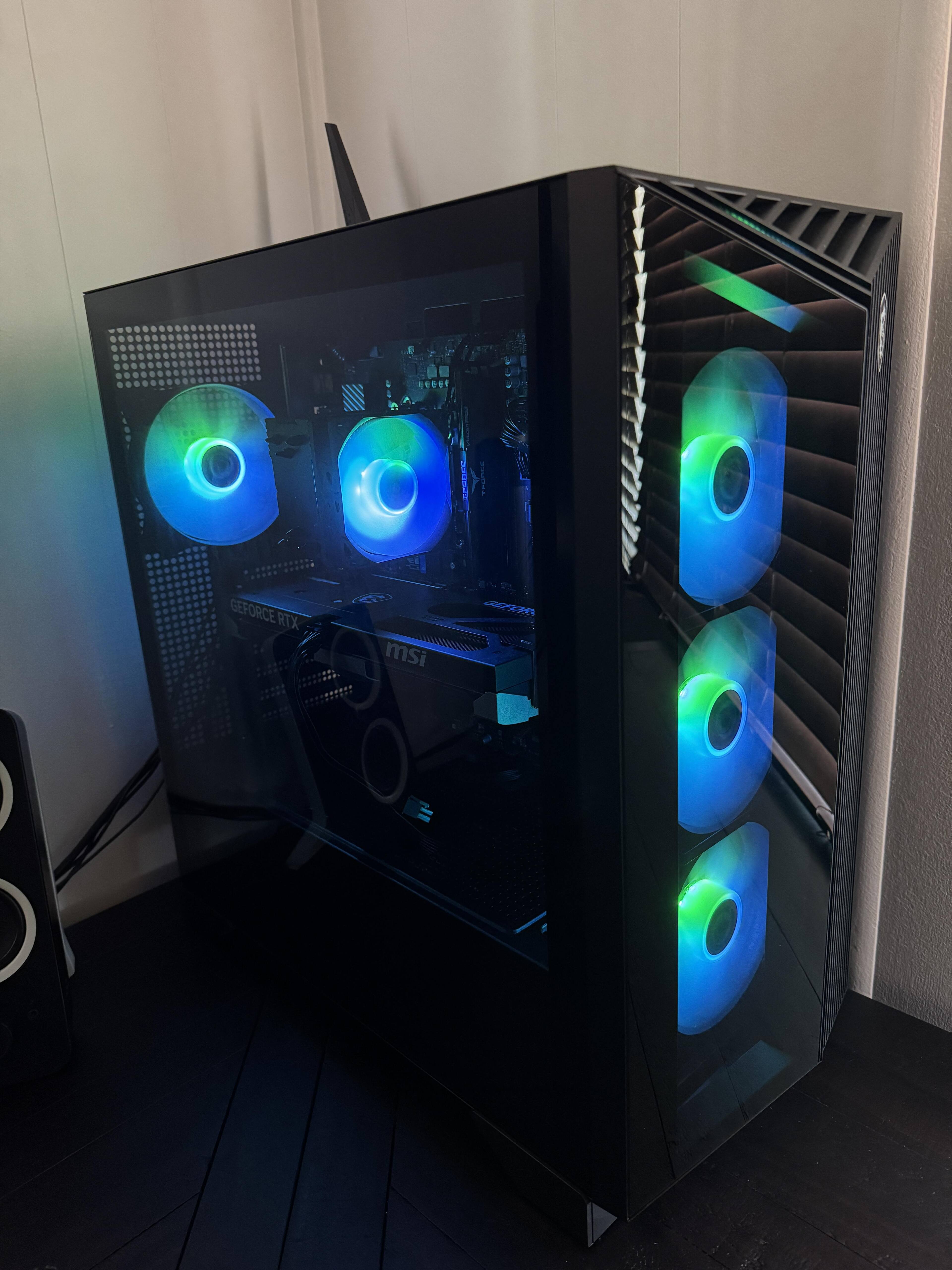 MSI Aegis Z2 Gaming Desktop AMD Ryzen R7 8700F 2024 16GB Memory