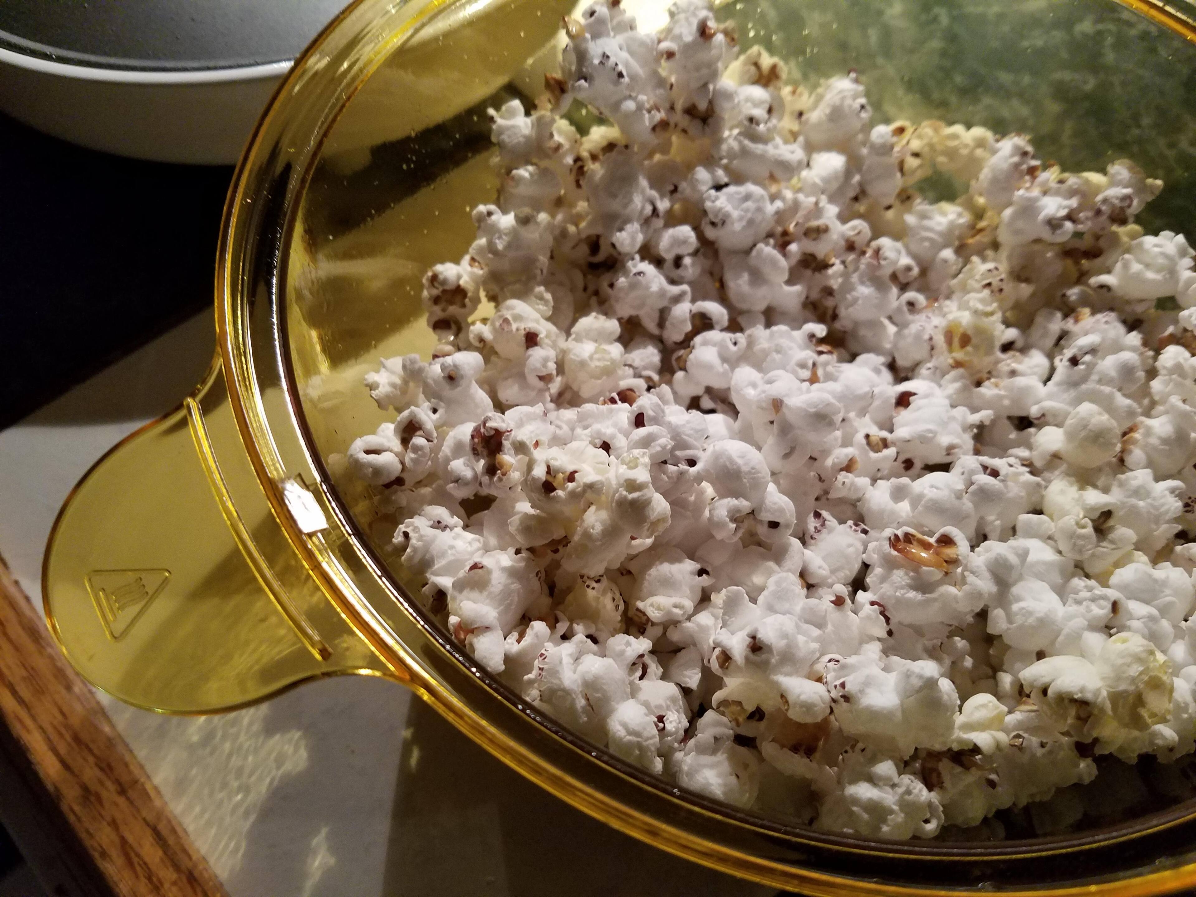 Locking tab on bowl and some Amish purple popcorn, click to load a larger version