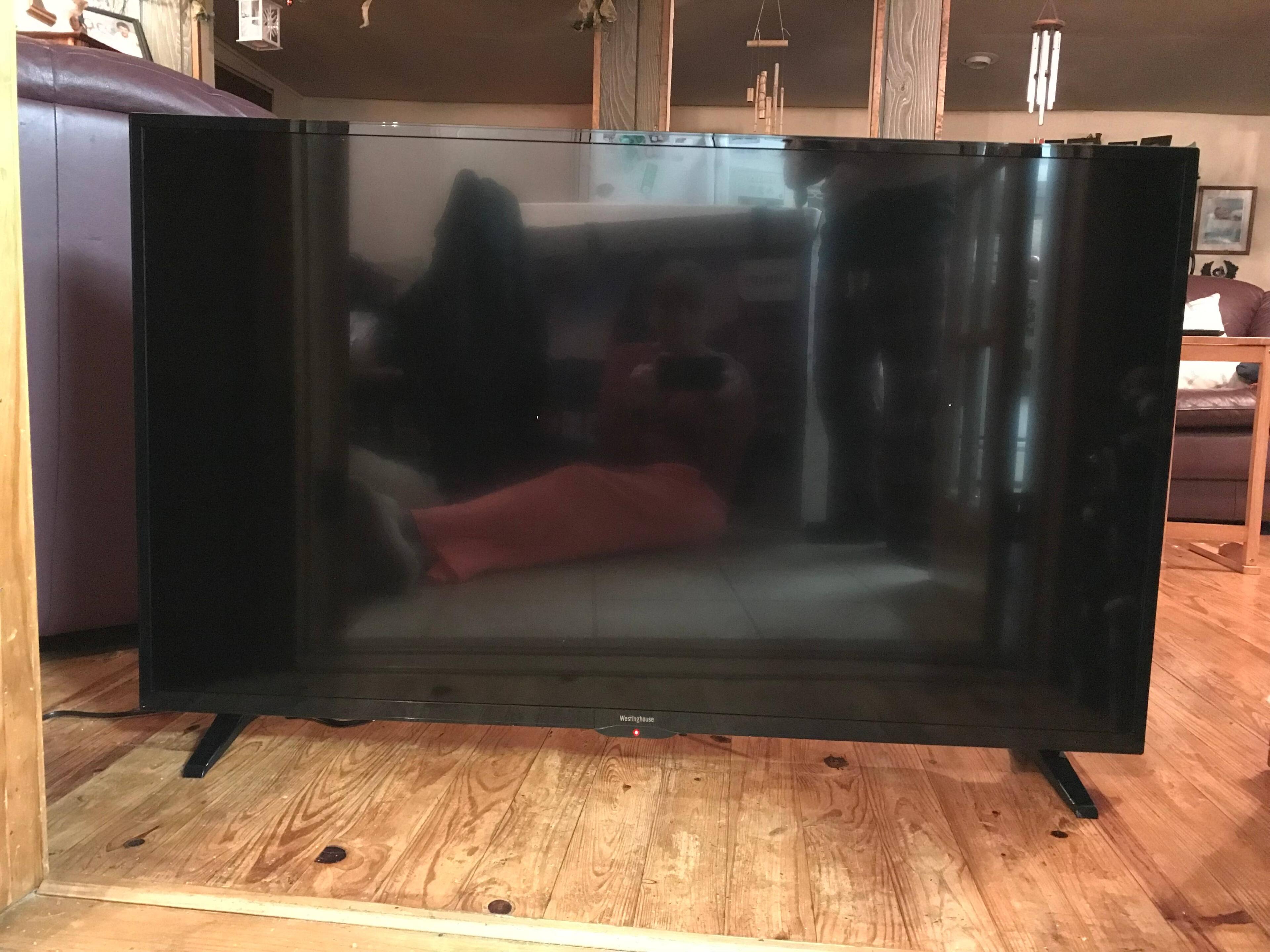 Tv won’t turn on. Has power., click to load a larger version