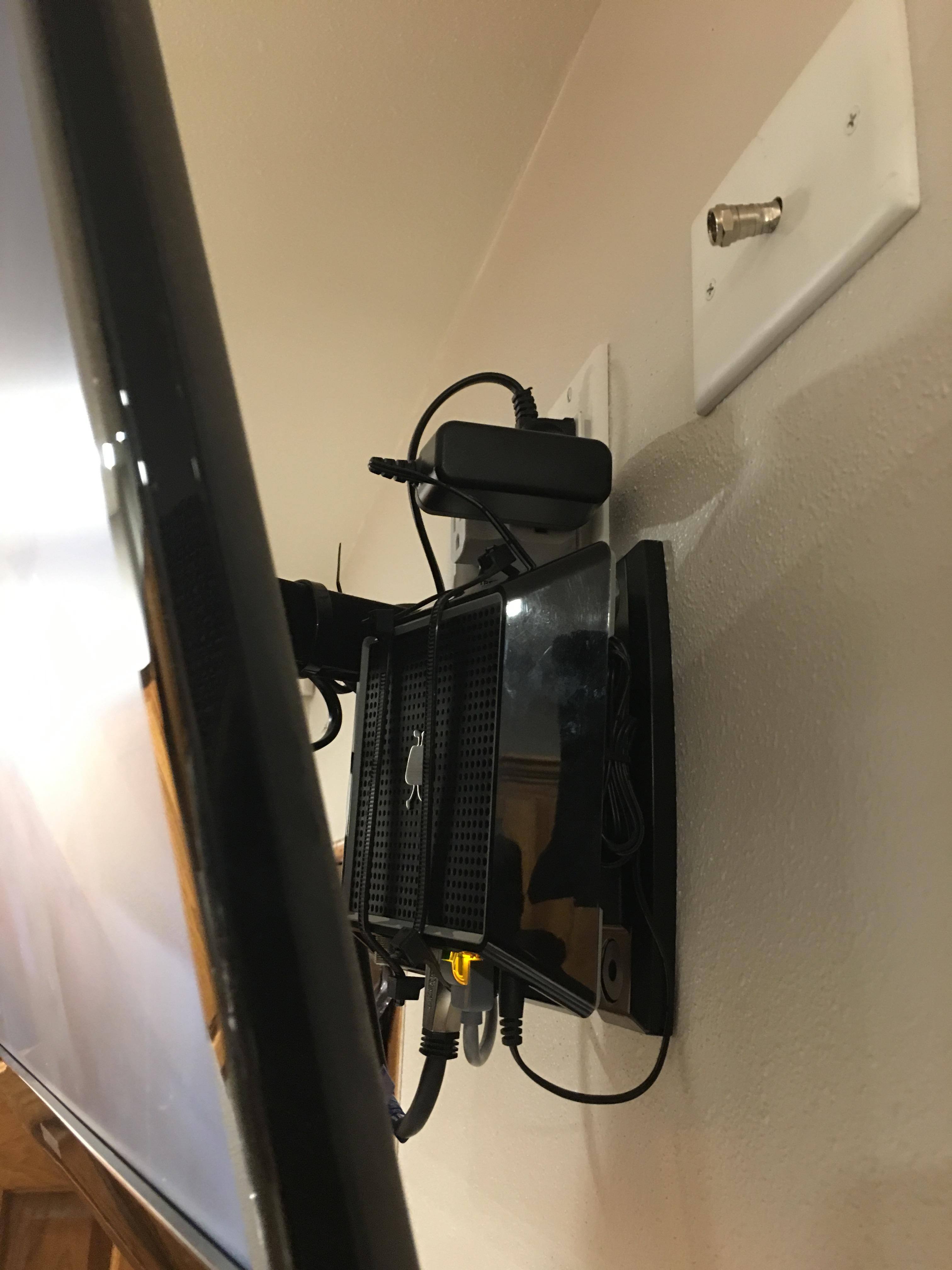Mini mounted on TV bracket, click to load a larger version
