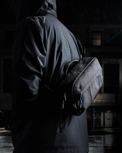 tomtoc Wander-T26 Sling Bag 5.5L, Heavy Duty Tactical Crossbody Carry Chest Bag, Compatible mit Steck Deck OLED, ASUS ROG Ally - Black BUY IN EUROPE