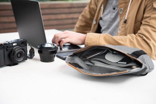 Peak Design Field Pouch V2 - Charcoal BUY IN SAUDI ARABIA