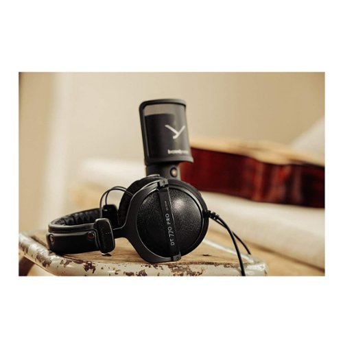 Beyerdynamic DT 770 PRO Over Ear Headphones (32 Ohm) Black DT770P