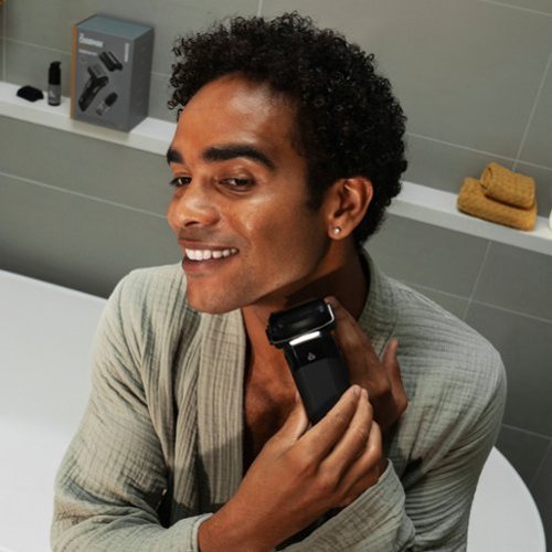 Manscaped The Chairman Pro Essentials Kit Rechargeable Wet/Dry Electric Foil Face Shaver and SkinSafe Stubble Trimmer - Black BUY ONLINE