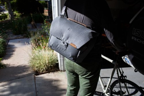 Peak Design Everyday Messenger 13L v2 - Ash WHERE TO BUY