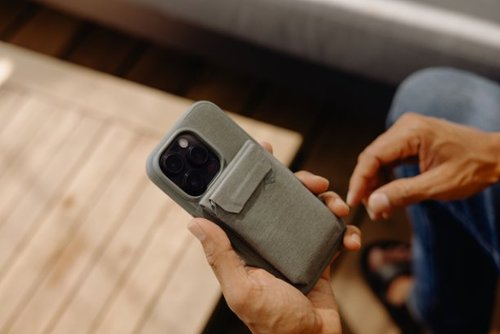 Peak Design Mobile Wallet Stand - Sage WORLDWIDE DELIVERY