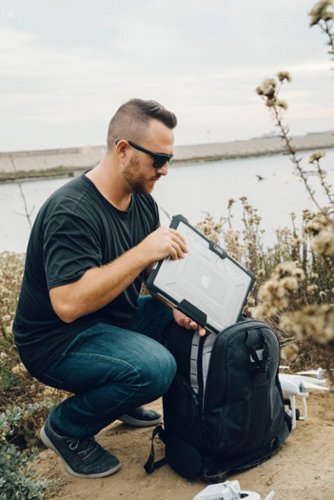 UAG Top and Rear Cover for Apple MacBook Pro 13.3 - Transparent/ice BUY ONLINE