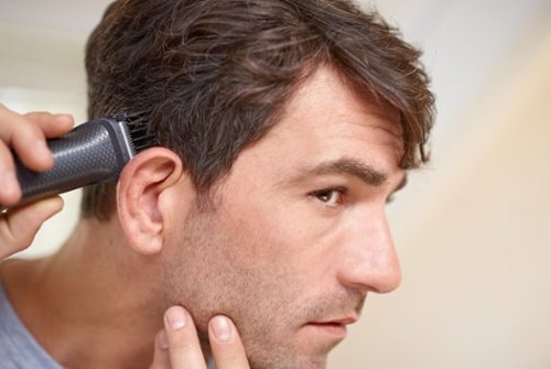 Philips Norelco Multigroom 3000 Beard, Moustache, Ear and Nose Trimmer - Black/silver BUY IN MIDDLE EAST