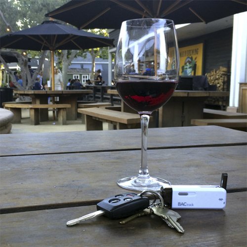 BACtrack Vio Smartphone Keychain Breathalyzer for Apple iPhone and Most Android Devices - White BUY IN EUROPE