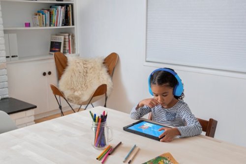 Belkin SoundForm™ Mini Volume-Limited Wireless On-Ear Headphones for Kids - Blue BUY IN EUROPE