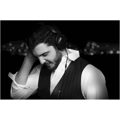 V-MODA SpeakEasy 4.4' Lightning-to-3.5mm Audio Cable - Black BUY ONLINE