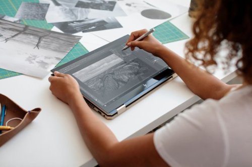 HP Spectre x360 2-in-1 15.6 4K Ultra HD Touch-Screen Laptop - Intel Core i7 - 16GB Memory - 512GB SSD + 32GB Optane - Ash Silver BUY IN UAE