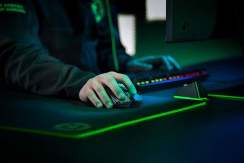 Razer Viper Ultimate Ultralight Wireless Optical Gaming Mouse with Charging Dock BUY IN SINGAPORE