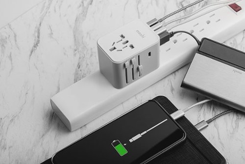 Moshi World Travel Adapter with USB-C Port - White WORLDWIDE DELIVERY