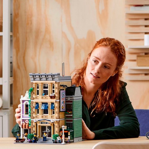 LEGO Icons Police Station 10278 GLOBAL SHIPPING