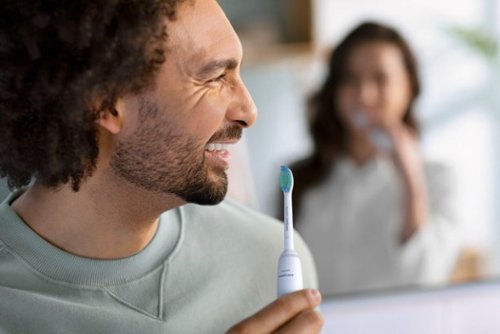 Philips Sonicare 2100 Power Toothbrush, Rechargeable Electric Toothbrush - White Mint BUY IN EUROPE
