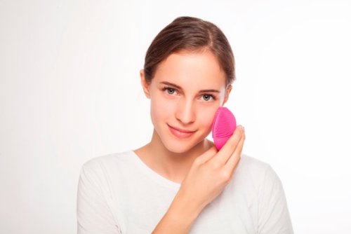 FOREO - LUNA Mini 2 Fuchsia - Red-Alt_View_Standard_15 
