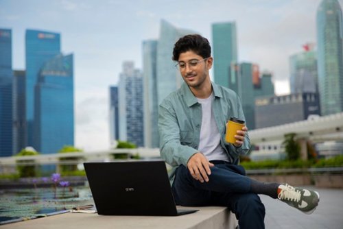 LG gram 16” Ultra lightweight Laptop - Intel Evo Platform 12th Gen Intel Core i7 - 16GB RAM - 1TB NVMe SSD - Black BUY IN AUSTRALIA