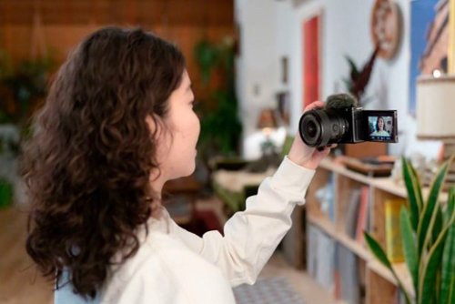 Sony E 11mm F1.8 APS-C ultra-wide-angle prime lens - Black WHERE TO BUY