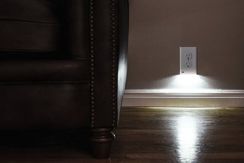 SnapPower GuideLight 2Plus Duplex Outlet Wall Plate - White BUY IN EUROPE