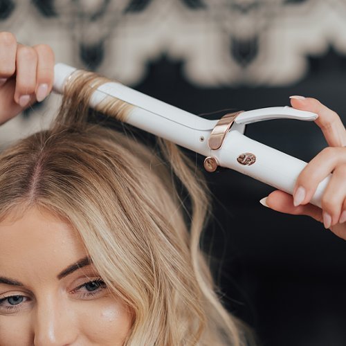 T3 SinglePass Curl 1” Ceramic Long Barrel Curling and Wave Iron - White & Rose Gold BUY IN DUBAI