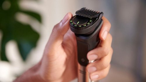 Philips Norelco Multigroom Series 7000, Mens Grooming Kit with Trimmer - Silver BUY IN UAE
