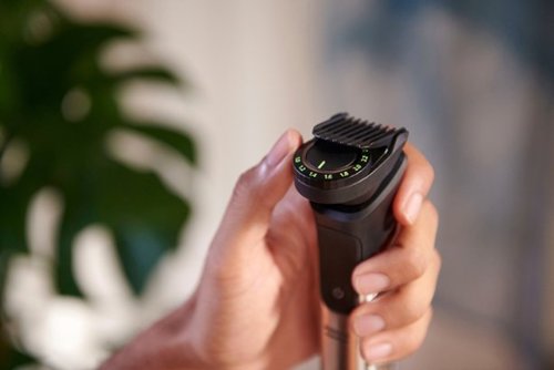 Philips Norelco Multigroom Series 7000, Mens Grooming Kit with Trimmer - Silver BUY IN GERMANY