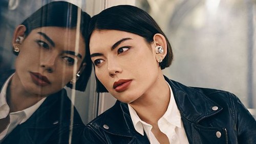 Bowers & Wilkins Pi7 S2 True Wireless Noise Cancelling In-Ear Earbuds - Canvas White BUY IN EUROPE