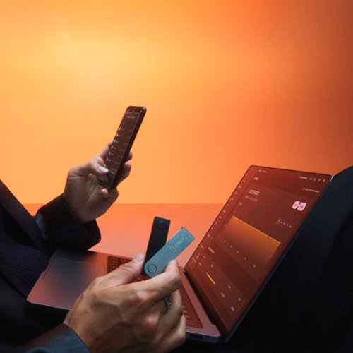 Ledger Nano X Crypto Hardware Wallet - Bluetooth - Retro Gaming BUY ONLINE