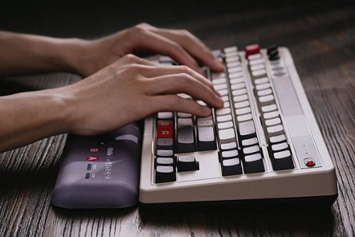 8BitDo Retro Mechanical Keyboard - N Edition BUY IN EUROPE