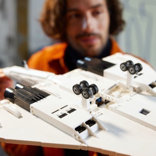 LEGO Icons Concorde Model Plane Building Set 10318 WORLDWIDE DELIVERY