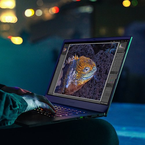 Razer Blade 15 - 15.6 Gaming Laptop - QHD 240 Hz - Intel Core i7 - NVIDIA GeForce RTX 4070 Series - 32GB RAM - 2TB - SSD - Black BUY IN EUROPE
