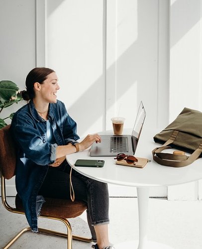 Moment Case with MagSafe for Apple iPhone 13 Pro Max - Olive Green WORLDWIDE DELIVERY