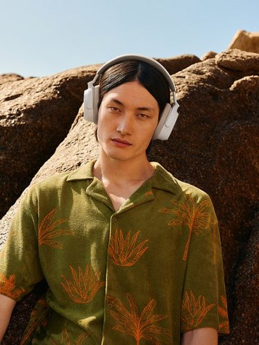Sennheiser ACCENTUM Wireless Bluetooth Around-the-ear Headphones – Hybrid Noise Cancelling (ANC), All-Day Comfort - White BUY IN MIDDLE EAST