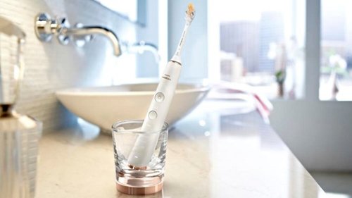 Philips Sonicare DiamondClean Smart Electric, Rechargeable toothbrush with Charging Travel Case, and 8 Brush Heads - Rose Gold WORLDWIDE DELIVERY