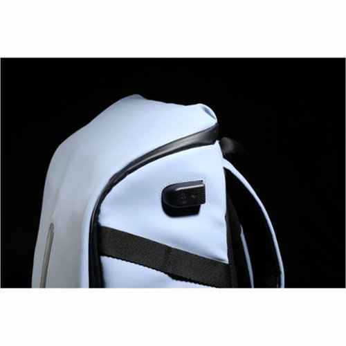 Swissdigital Design LAMONE L LED TSA-Friendly Water-Resistant Backpack With USB Charging Port RFID Protection and Fits Up to 16″ Laptop - Light Blue BUY IN UK